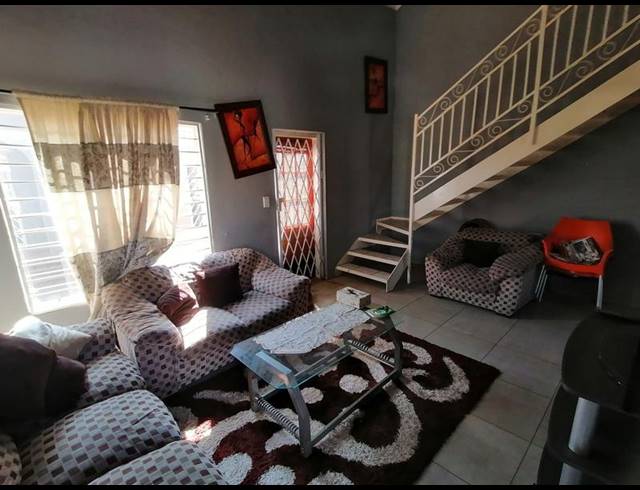 4 BEDROOM TOWNHOUSE FOR SALE IN MONDEOR